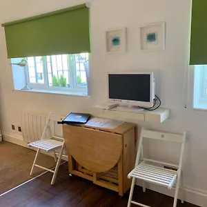 https://between-piers-the-stylish-flat-in-cannon-place.brighton-hotels-england.com