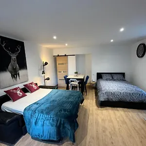 https://la-croise-des-chemins.hotels-rhonealpes.com