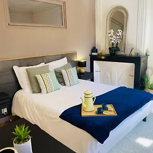 https://appartement-au-coeur-de-la-cite-medievale.hotels-rhonealpes.com